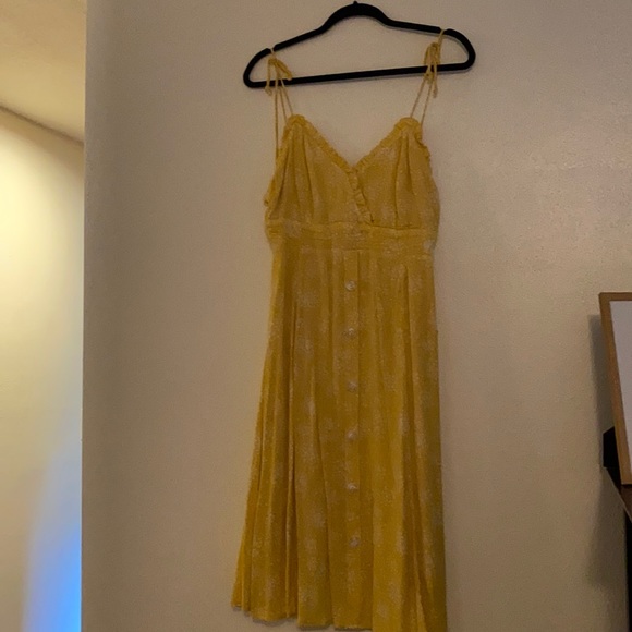 Yellow midi dress. Size medium - Picture 1 of 6